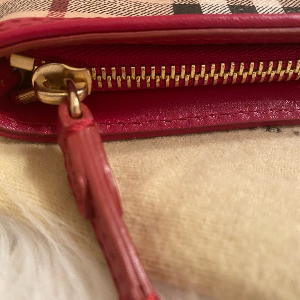 Burberry Haymaker Wristlet w/ Gold Chain COA - Picture 3 of 11